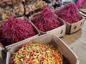 Harga Bawang dan Cabai di Palembang Belum Turun Usai Idul Adha Harga Bawang dan Cabai di Palembang Belum Turun Usai Idul Adha