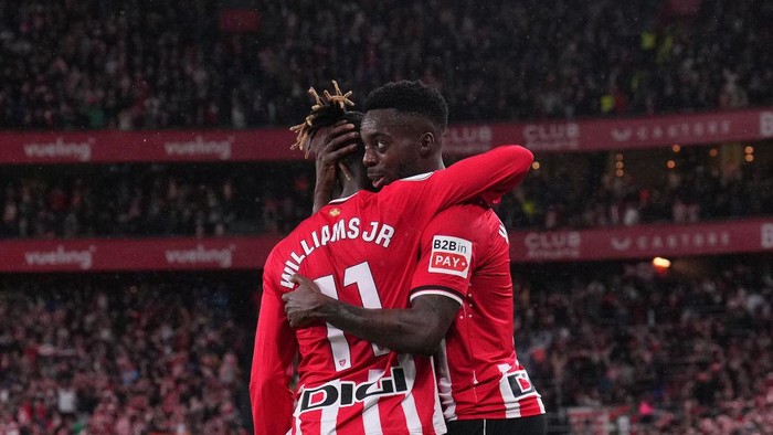 BILBAO, SPAIN - FEBRUARY 29: Nico Williams of Athletic Bilbao celebrates scoring the 2nd goal with his team mate Iñaki Williams (R) during the Copa del Rey Semifinal match between Athletic Club Bilbao and Atletico de Madrid at San Mames Stadium on February 29, 2024 in Bilbao, Spain. (Photo by Juan Manuel Serrano Arce/Getty Images)