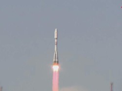 Rusia Bawa Satelit Iran ke Luar Angkasa