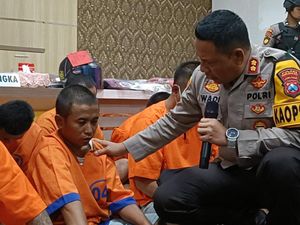 Petani Bawang Probolinggo Diamankan gegara Simpan Pistol Ilegal Petani Bawang Probolinggo Diamankan gegara Simpan Pistol Ilegal