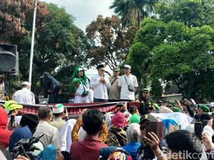 Didemo Warga Tolak Kecurangan Pemilu, Ketua KPU Sumut: Prosedurnya ke Bawaslu Didemo Warga Tolak Kecurangan Pemilu, Ketua KPU Sumut: Prosedurnya ke Bawaslu