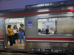 Pohon Tumbang di Stasiun Kebayoran Kelar Diangkat, KRL Sudah Jalan Lagi