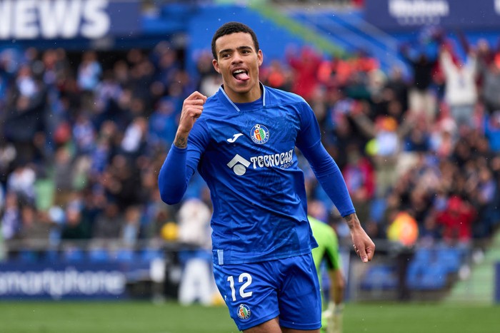 GETAFE, SPAIN - FEBRUARY 11: Mason Greenwood of Getafe CF celebrates the teams second goal during the LaLiga EA Sports match between Getafe CF and Celta Vigo at Coliseum Alfonso Perez on February 11, 2024 in Getafe, Spain. (Photo by Angel Martinez/Getty Images)