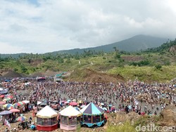 Cara Pendukung di Tasikmalaya Rayakan Kemenangan Prabowo-Gibran