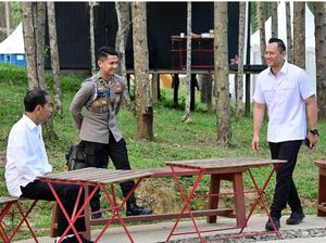 AHY Catat Arahan Jokowi soal Lahan Saat Briefing di IKN AHY Catat Arahan Jokowi soal Lahan Saat Briefing di IKN