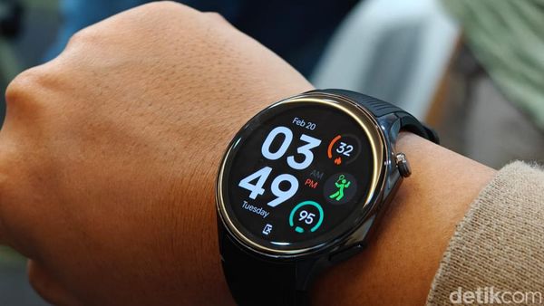 Wujud Oppo Watch X Teman Main Badminton, Baterainya Tembus 12 Hari