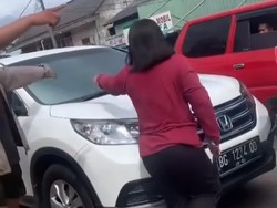 Viral Pemotor Wanita Ditabrak Lari di Simpang Polda Sumsel