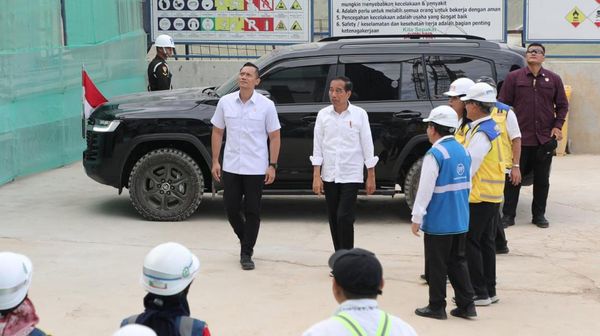 Saat AHY Satu Mobil Bareng Jokowi di IKN