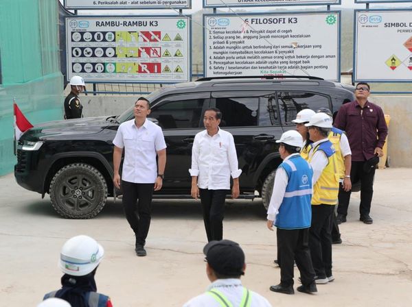 Saat AHY Satu Mobil Bareng Jokowi di IKN