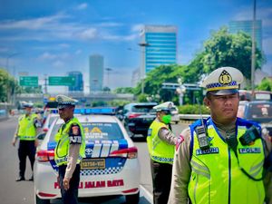 Polisi Tutup Exit Tol di Depan DPR Imbas Demo