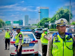 Polisi Tutup Exit Tol di Depan DPR Imbas Demo