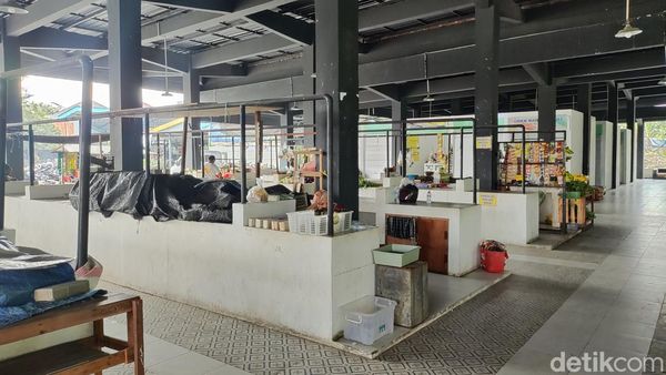 Potret Pasar Fresh Market Kutisari Selatan Sepi