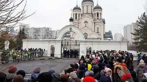 Ratusan Orang Hadiri Pemakaman Alexei Navalny