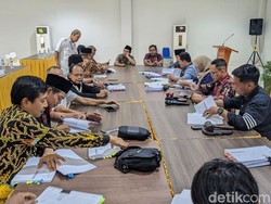 Ganjar Kalah Telak di Trenggalek, Saksi Tolak Tanda Tangan Hasil Rekapitulasi
