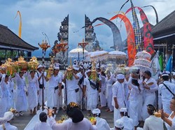 Ada Pujawali di Pura Lempuyang, Wisatawan Putar Balik