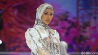 10 Koleksi Busana Shella Saukia, Saat Crazy Rich Aceh Jadi Desainer