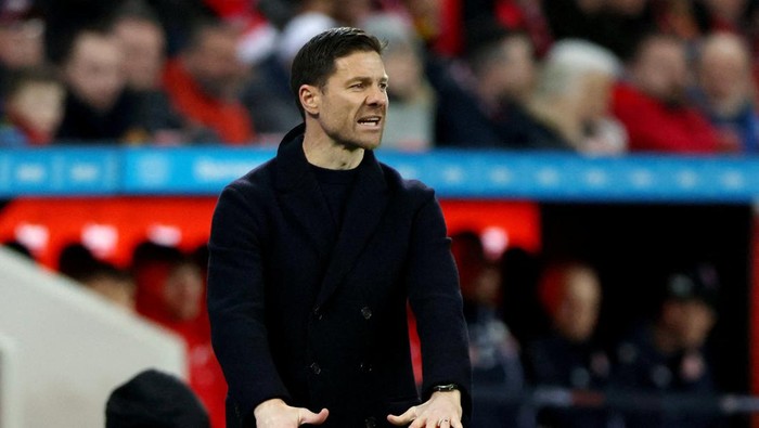 FILE PHOTO: Soccer Football - Bundesliga - Bayer Leverkusen v 1.FSV Mainz 05 - BayArena, Leverkusen, Germany - February 23, 2024 Bayer Leverkusen coach Xabi Alonso reacts REUTERS/Thilo Schmuelgen DFL REGULATIONS PROHIBIT ANY USE OF PHOTOGRAPHS AS IMAGE SEQUENCES AND/OR QUASI-VIDEO./File Photo