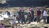 Aksi Bersih Pantai Jaga Kelestarian Laut