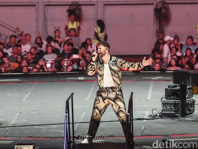 Jos! Calum Scott Ciamik Banget di Pembuka Konser Ed Sheeran