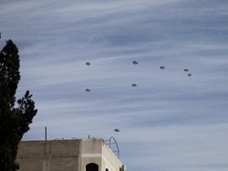 Penampakan Langit Gaza Hujan Bantuan Kemanusiaan