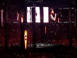 Jadi Special Guest, Calum Scott Bius Penonton di Konser Ed Sheeran