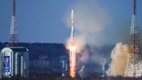 Detik-detik Roket Rusia Luncurkan Satelit Iran ke Luar Angkasa