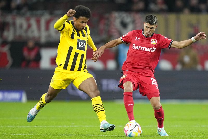 Leverkusen's Exequiel Palacios is playing during the German Bundesliga soccer match between Bayer Leverkusen and FC Heidenheim in Leverkusen, Germany, Sunday, Sept. 24, 2023. (AP Photo/Martin Meissner)
