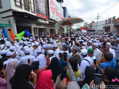 Ribuan Orang Ikuti Kirab Haul Agung Sunan Ampel