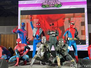 Cosplayer Spider-Verse Ramaikan Jakarta Toys and Comic Fair 2024 Cosplayer Spider-Verse Ramaikan Jakarta Toys and Comic Fair 2024