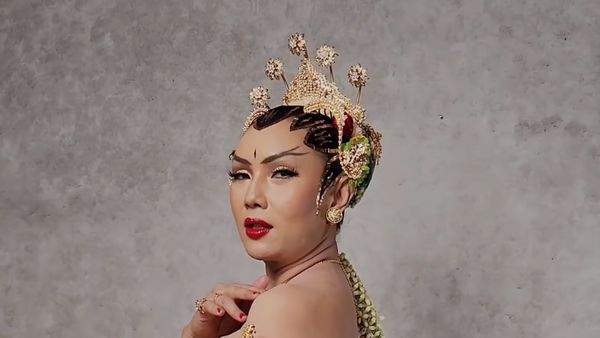 6 Potret Kalina Ocktaranny Jadi Bak Pengantin Jawa, Manglingi Berbaju Dodot