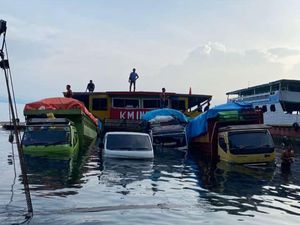 Kapal di Danau Towuti Luwu Timur Tenggelam, 20 Penumpang Dievakuasi Kapal di Danau Towuti Luwu Timur Tenggelam, 20 Penumpang Dievakuasi