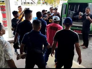 Kepala Disnakertrans Papua Barat Jadi Tersangka Korupsi TPP Rp 1 Miliar Kepala Disnakertrans Papua Barat Jadi Tersangka Korupsi TPP Rp 1 Miliar