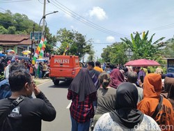 Rekonstruksi Kasus Pembunuhan Indriana di Banjar Jadi Tontonan Warga