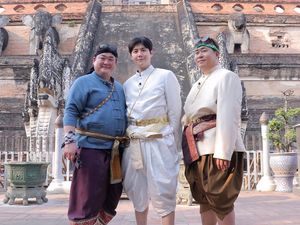Kim Seon Ho Tampil Gagah Bak Pangeran Thailand, Comeback Lewat Variety Show Kim Seon Ho Tampil Gagah Bak Pangeran Thailand, Comeback Lewat Variety Show
