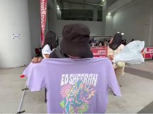 Berburu Merchandise Konser Ed Sheeran, Ada Apa Saja?