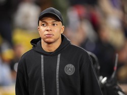 Misteri Mbappe Ditarik Keluar, Ganti Baju, Duduk Sebelah Ibu