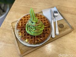 Waffle Topping Es Krim Matcha Asli Jepang Ada di Gading Serpong