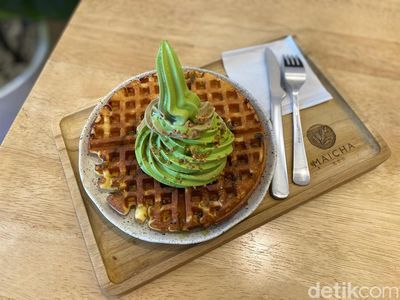 Waffle Topping Es Krim Matcha Asli Jepang Ada di Gading Serpong