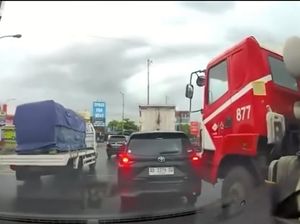 Viral Avanza Penyok usai Senggol Kepala Truk, Ini Pelajaran Pentingnya