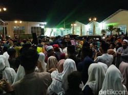 Ricuh Jemaah Pengajian Haji Her di Pamekasan gegara Berebut Masuk
