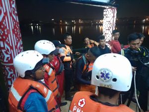 Pelajar SMA di Palembang Tewas Tenggelam Saat Berenang di Danau Opi Pelajar SMA di Palembang Tewas Tenggelam Saat Berenang di Danau Opi