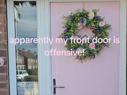 Wanita Ini Dapat Surat Pemeriksaan gegara Pintu Warna Pink, Kok Bisa?