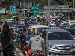 Truk Sumbu 3 Dilarang Melintas di Jalur Puncak Bogor Selama Libur Lebaran