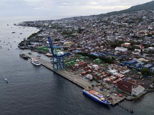 Potret Pelabuhan Ternate Menanti Transformasi Potret Pelabuhan Ternate Menanti Transformasi