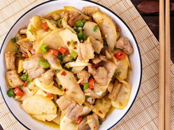 Resep Tumis Rebung dan Ayam yang Renyah Pedas untuk Lauk Makan Siang
