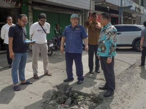 Pj Gubernur Pantau Jalan Rusak di Pekanbaru, Target Lebaran Sudah Mulus Pj Gubernur Pantau Jalan Rusak di Pekanbaru, Target Lebaran Sudah Mulus