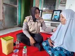 Keluarga Santri Al Hanifiyah Dapat Trauma Healing dari Polresta Banyuwangi