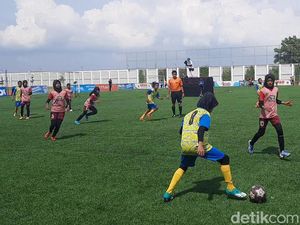 Kisah Guru Asal Rembang Jual Kambing demi Murid Ikuti Turnamen Sepakbola Putri