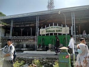 Perjalanan Syahdu Menuju Makam Sunan Giri