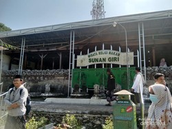 Perjalanan Syahdu Menuju Makam Sunan Giri